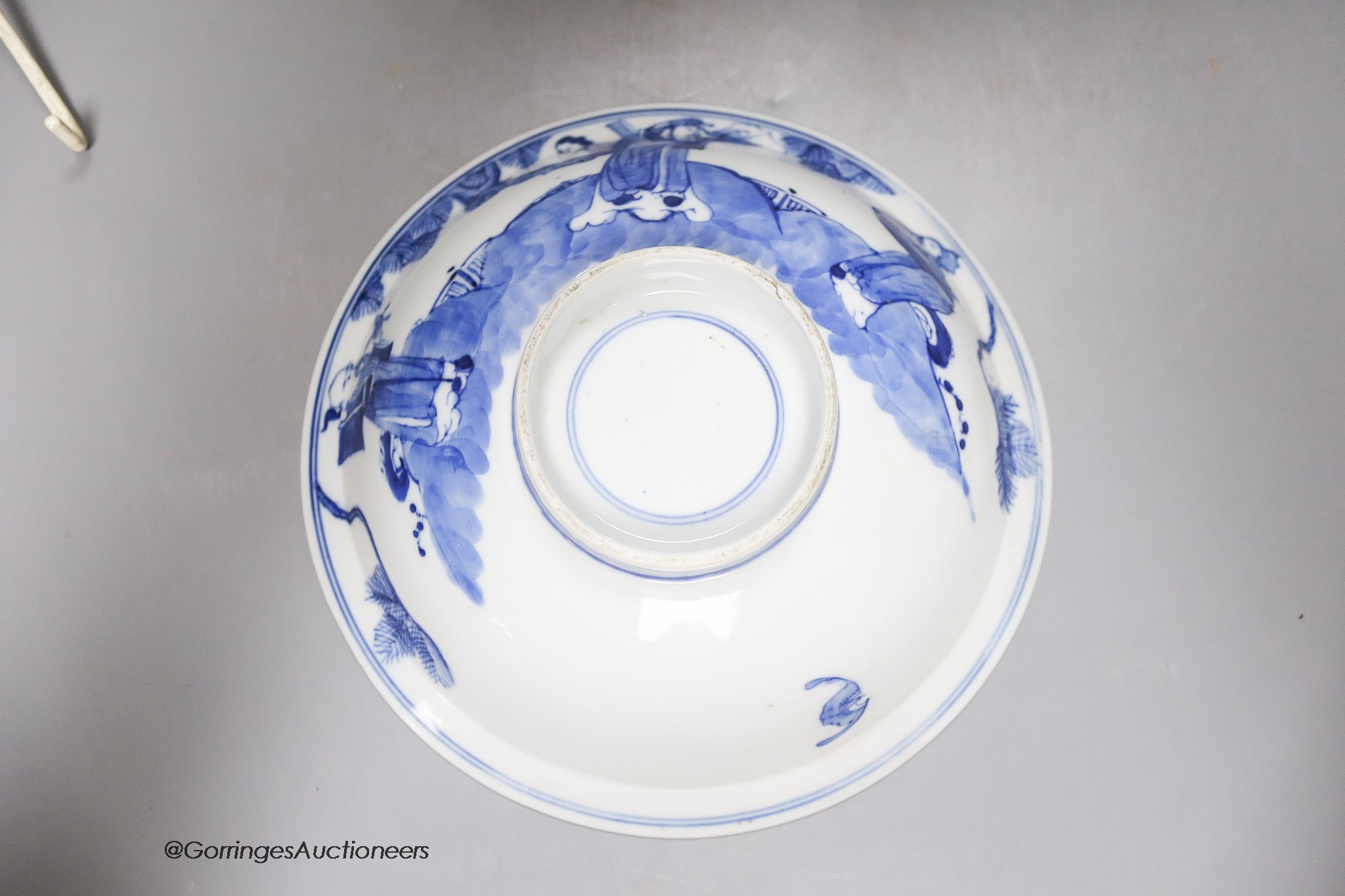 A Chinese blue and white porcelain dish circa 1900, 19 cm 18.5cm